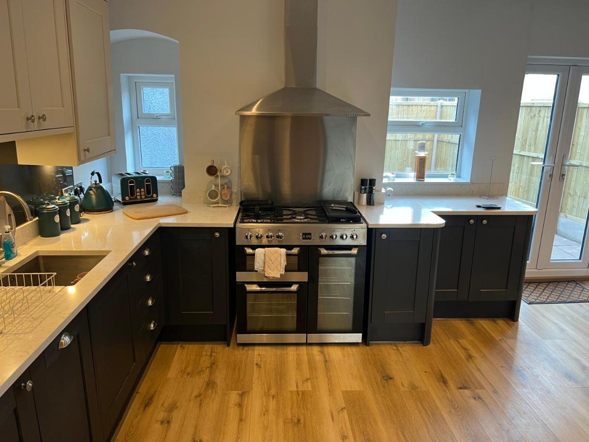Luxury 2 Bed Apartment Great Location Stoke-on-Trent Esterno foto